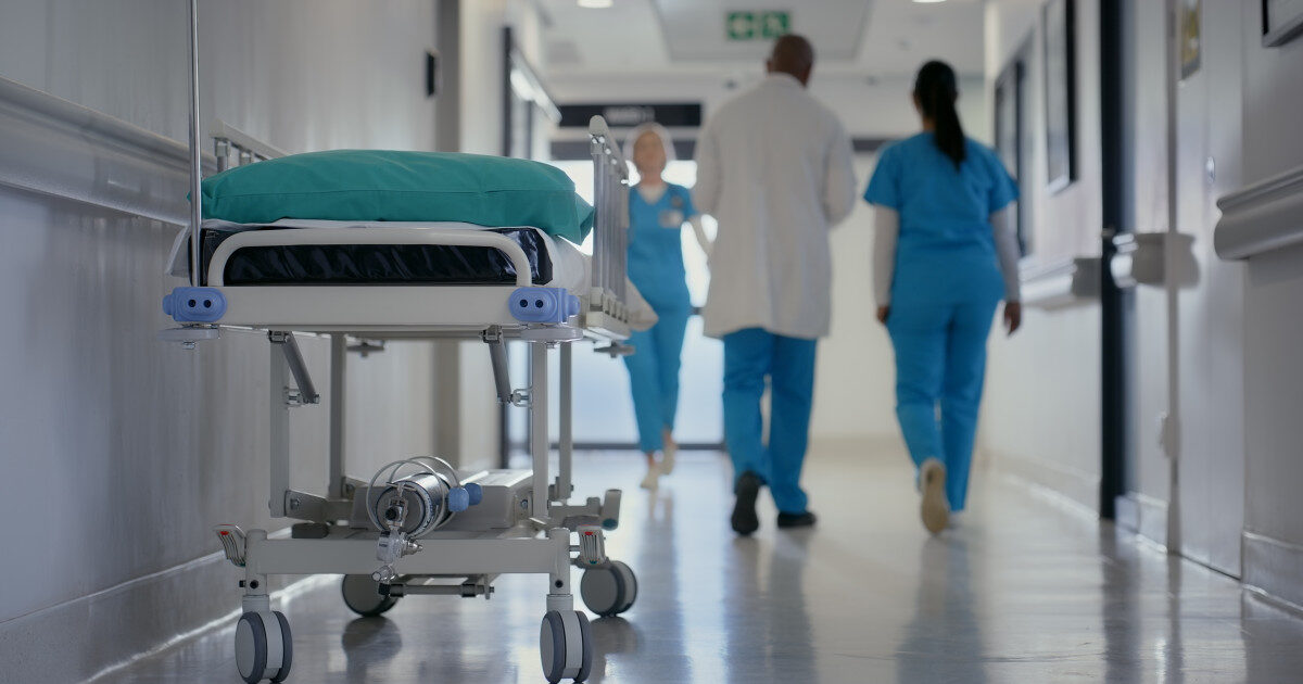 Spitalul Slatina în haos: Infirmieră bătută de pacientă și soțul ei. Poliția investighează
