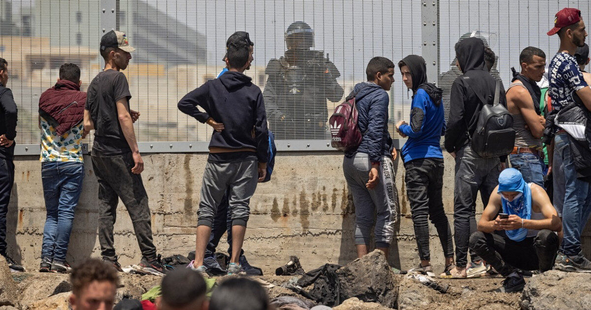 Intrare masivă în Ceuta/Melilla: Marocul mobilizează trupe