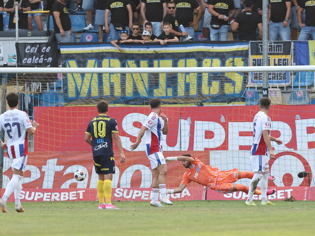 Petrolul triumfă la limită! Penalty, roșu și oțelul cade