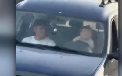Bebeluș la volan în Vrancea. Mama, adolescentă, a filmat tragedia