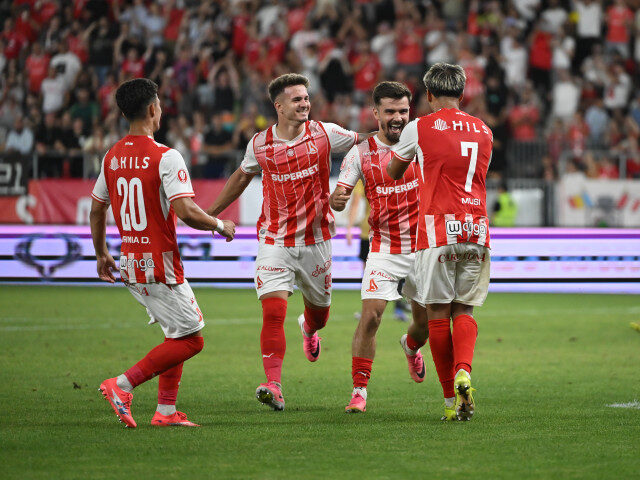 Dinamo umilește Voluntari 4-0, recital pe Arcul de Triumf