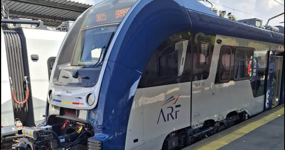 Tren PESA, lansat! Miruță: „Era blocat în buruieni”