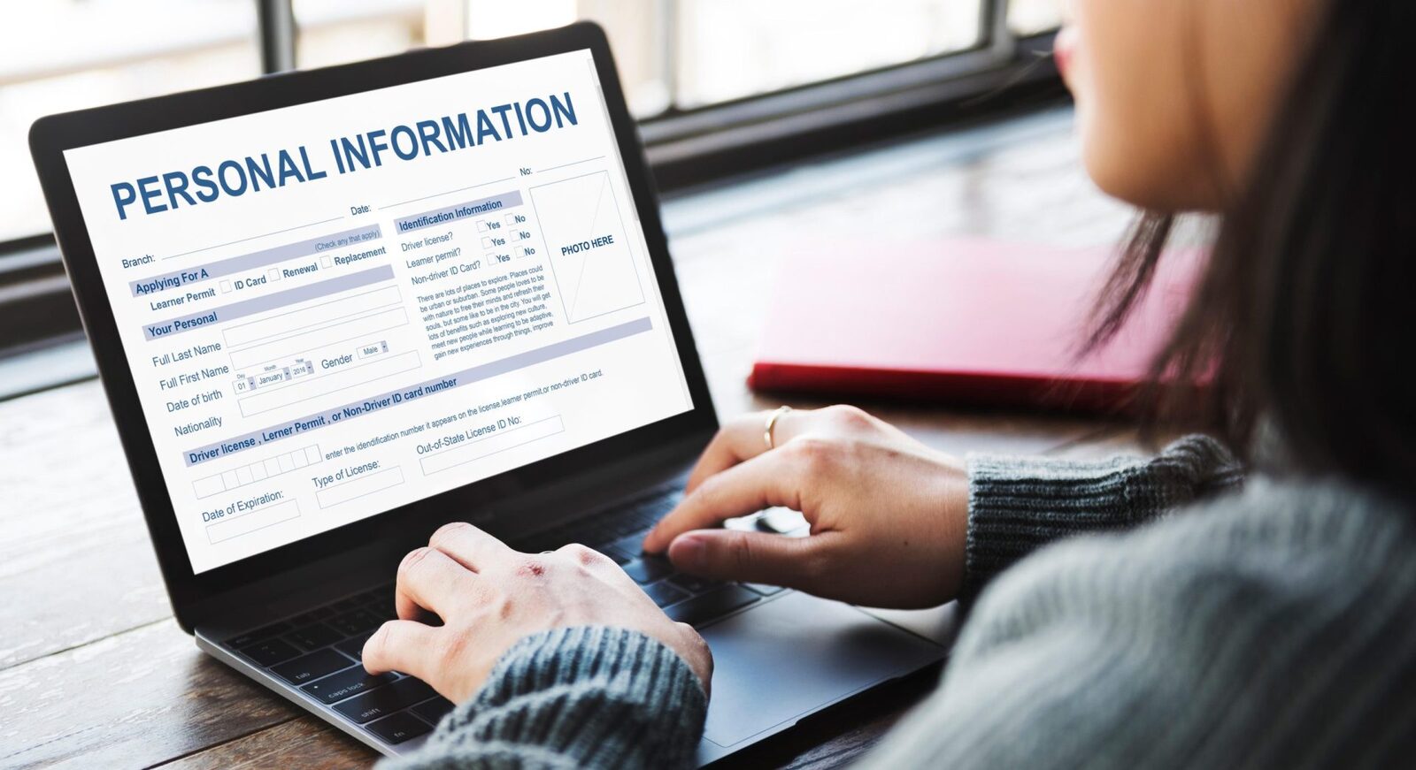 Angajator: Ce mesaje de pe laptopul de serviciu îți monitorizează