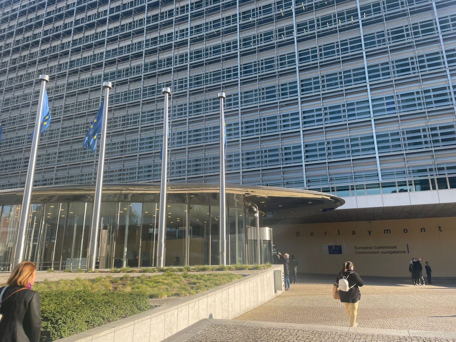 Meta, obligată de UE să schimbe Facebook și Instagram: Dependență