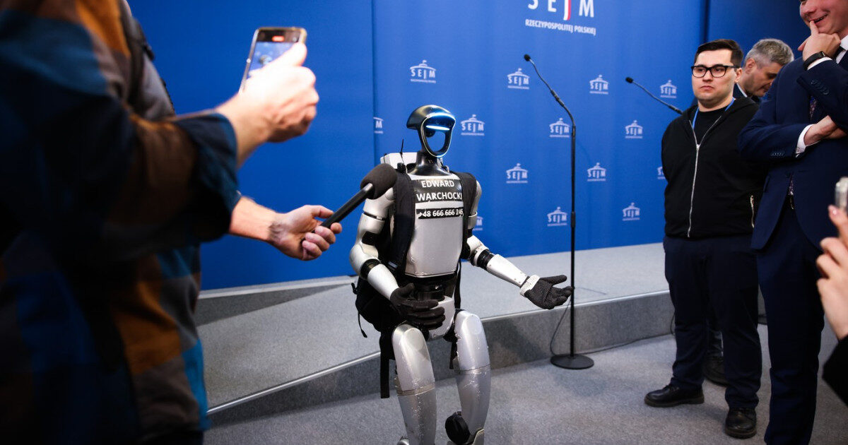 Robot chinezesc, surpriză la baza navală poloneză