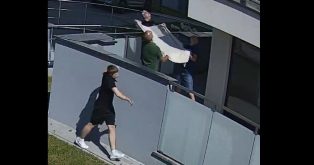 Trei polonezi, eroi! Prind copil căzut de la etajul 5