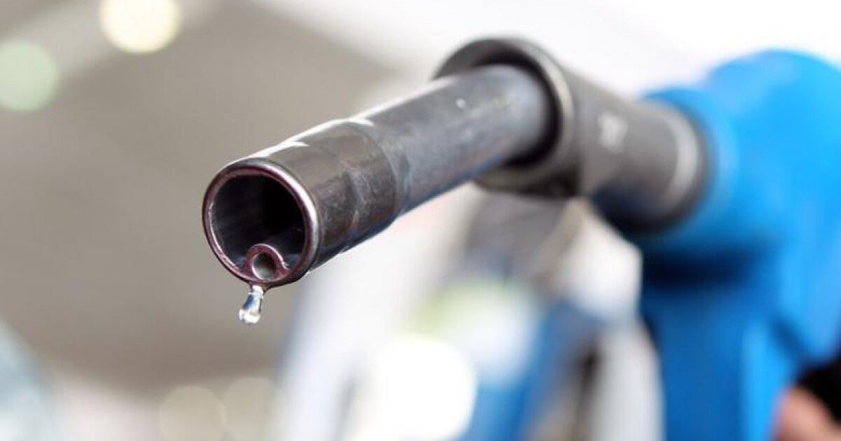 Scumpiri ULTIMELE: Motorina sare de 10 lei, benzina se apropie