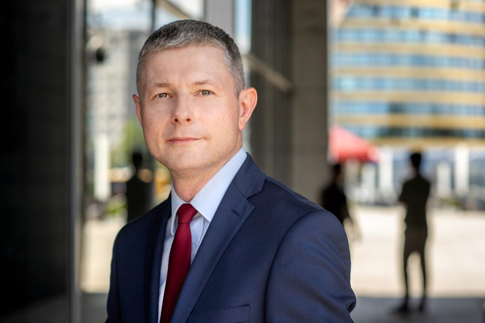 Rescrie acest titlu ca un jurnalist român experimentat. Între 55-70 caractere, captivant, direct. Stilul ziarelor Libertatea, Adevărul, HotNews. Titlu: Eclipsa solară atrage atenția investitorilor asupra domeniului spațial

REGULI STRICTE:
– Răspunde cu UN SINGUR titlu, nimic altceva
– Prima literă din titlu TREBUIE să fie MAJUSCULĂ
– NUMELE PROPRII CU LITERĂ MARE OBLIGATORIU: Donald Trump (nu donald Trump), Mircea Lucescu (nu mircea lucescu), București (nu București), România (nu românia), Europa (nu europa)
– Folosește DIACRITICE corecte: Ă, î, â, ș, ț (nu a, i, a, s, t). Exemplu: Mașină (nu masina), încă (nu inca), față (nu fata)
– Fără ghilimele în jurul titlului
– INTERZIS majuscule la fiecare cuvânt (Title Case). CORECT: „Controverse pe piața de inteligență artificială”. GREȘIT: „Controverse Pe Piața De Inteligență Artificială”. Doar prima literă mare + nume proprii
– Fără punct la finalul titlului
– Fără „Iată ce…”, „Află cum…”, „Descoperă…”, „Află acum”, „Surpriză:”
– Semnul de exclamare (!) este COMPLET INTERZIS în titlu – nu folosi ! niciodată
– SCRIE DOAR ÎN LIMBA ROMÂNĂ – dacă titlul original e în altă limbă, traduce-l
– Fără formatare markdown sau HTML