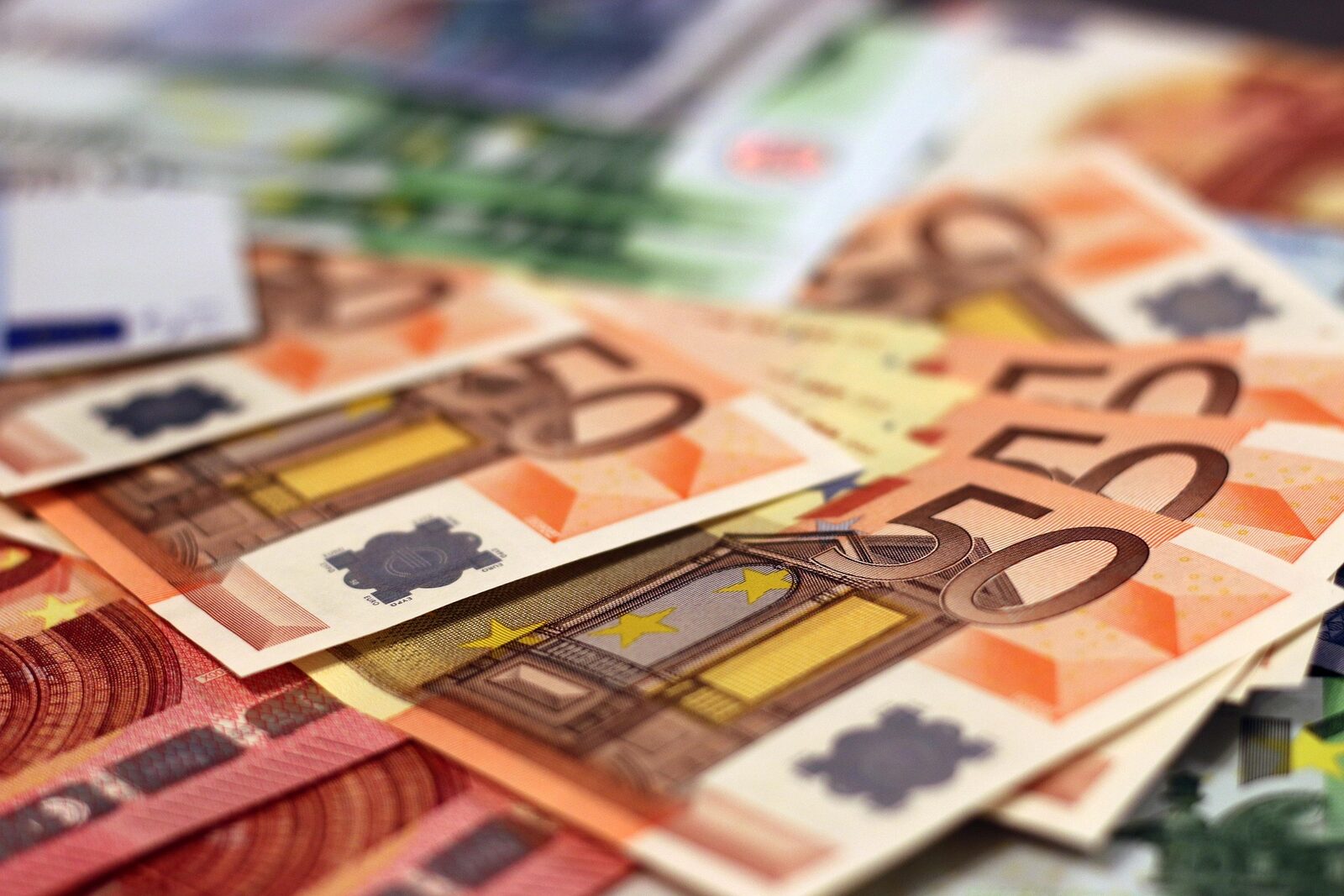 Femeie rămasă fără pensia de invaliditate după ce a călătorit în Maroc: A fost obligată să restituie 32.800 de euro
