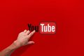 YouTuberii, noile vedete ale investițiilor: Afaceri de milioane