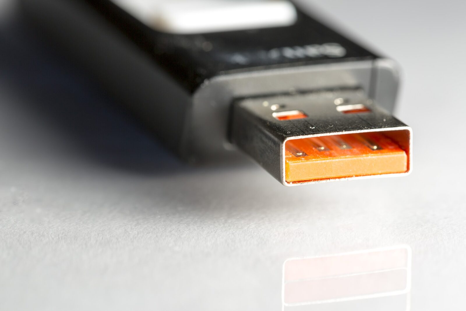 Stick USB pe Windows 11: Ghid Rapid și formatul potrivit