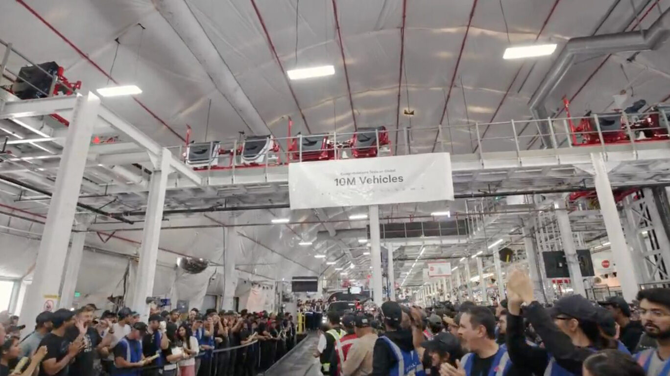 Tesla: 10 milioane mașini, dar cererea scade la fabricile sale
