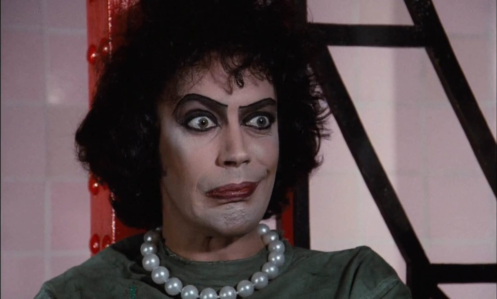 Tim Curry: Geniul care a transformat roluri imposibile în legende