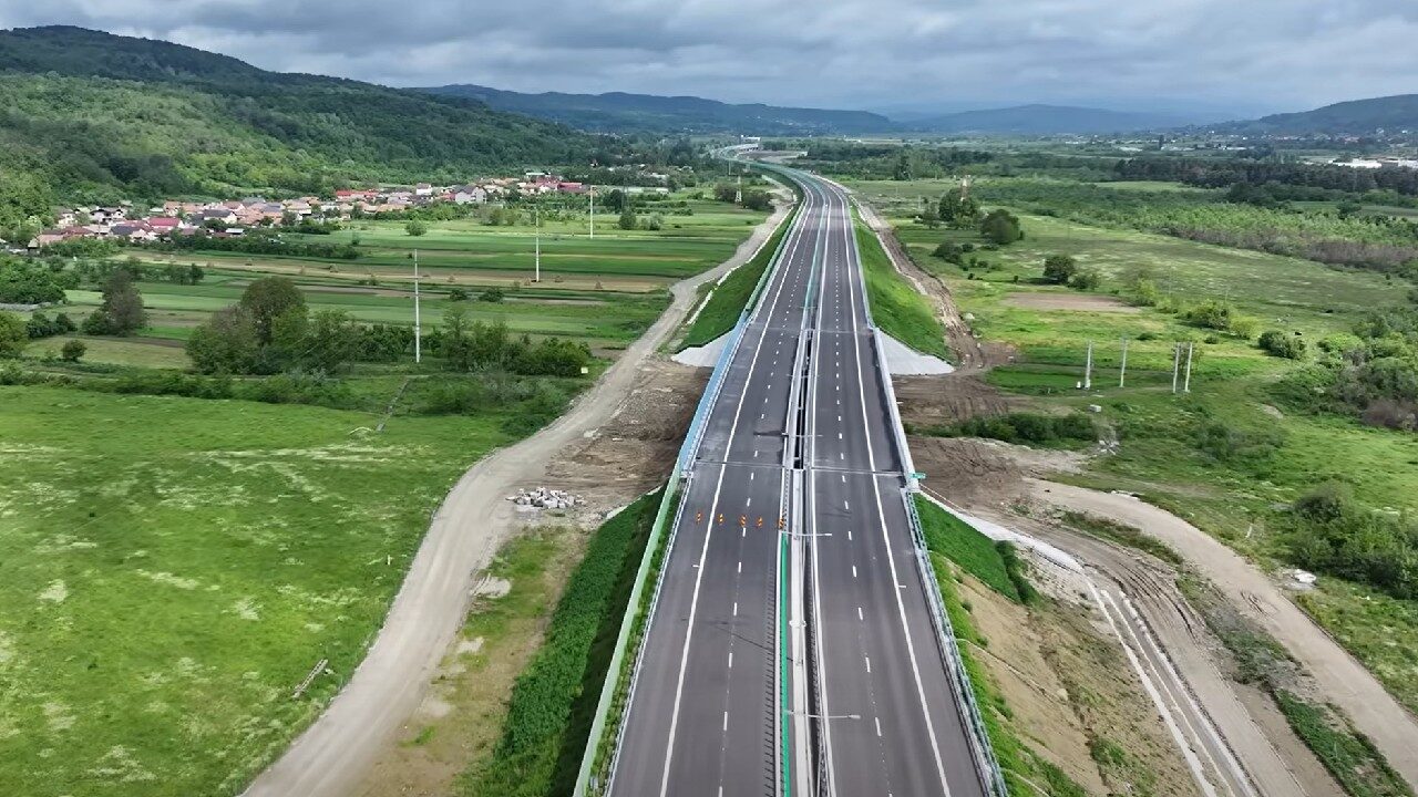 Indicatorul nedumeririi: Semne diferite pe drumuri diferite