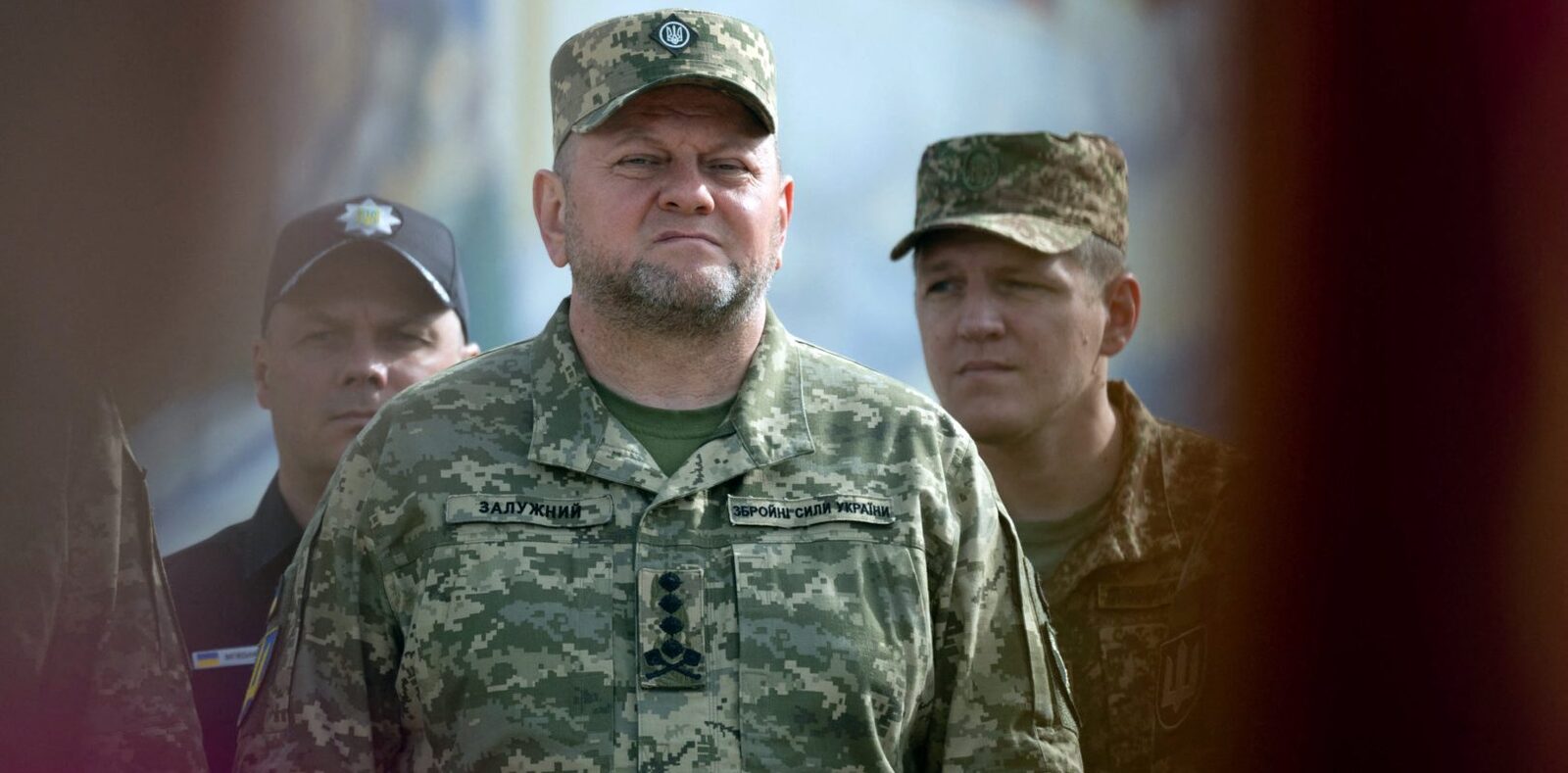 Zelenski, sub asalt: Zalujnîi și Budanov îl devansează