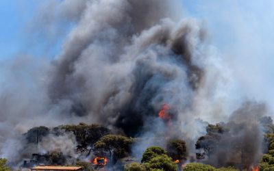 Grecia în flăcări: Pericol la Atena și Corfu, bază navală amenințată