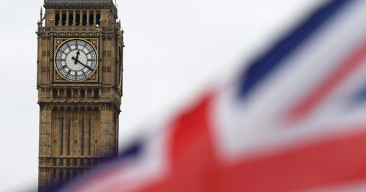 Românii, ținta aversiunii: Câți au obținut rezidența în UK