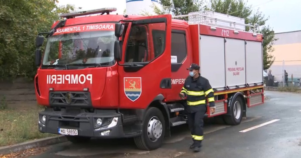 Incendiu mistuie bloc în Vâlcea: Un mort, locatari evacuați