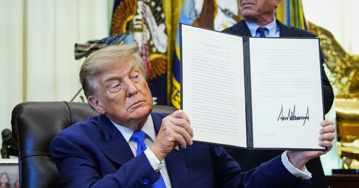Trump, isterie la dozare pentru copii: Acuzații de autism și suc