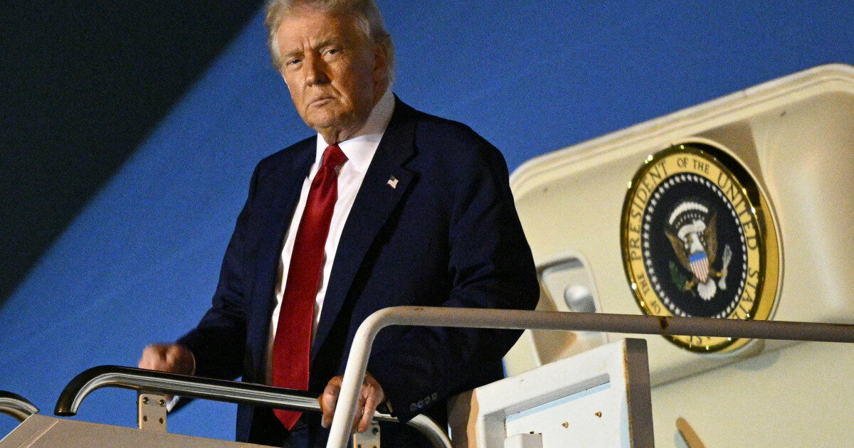 Trump, ironizat de presa iraniană: Teama de Iran i-a schimbat avionul