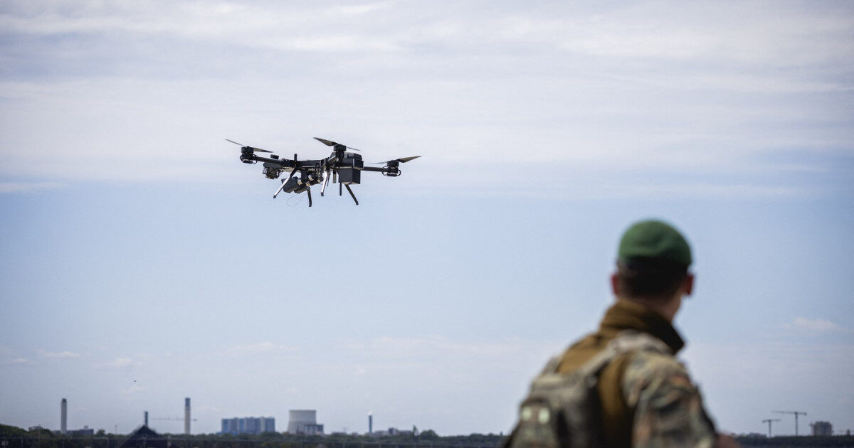 Drone suspecte peste ținte militare germane: Sute de survolări misterioase