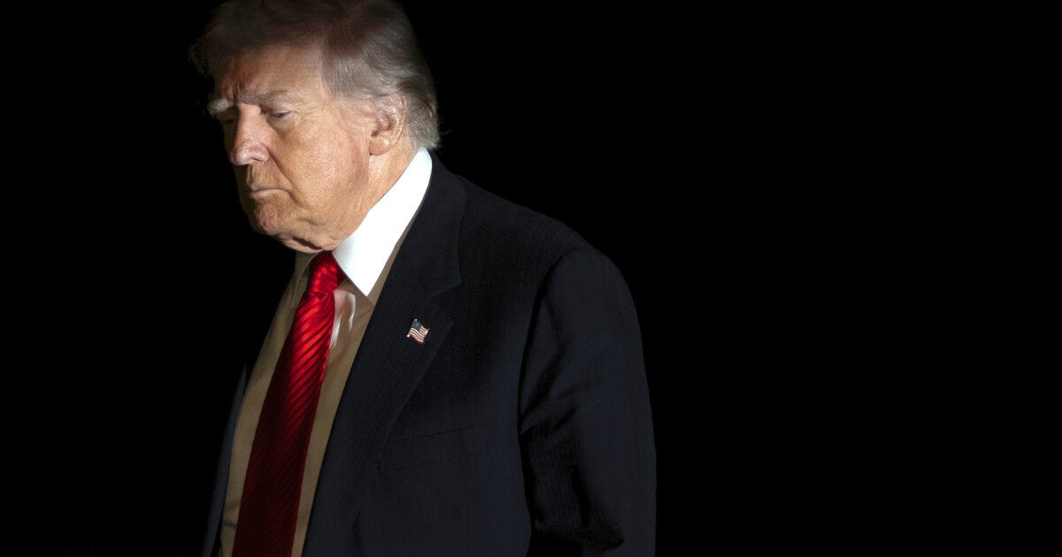 Trump sfidează democrația SUA. Și Mao n-a pus chipul pe bani
