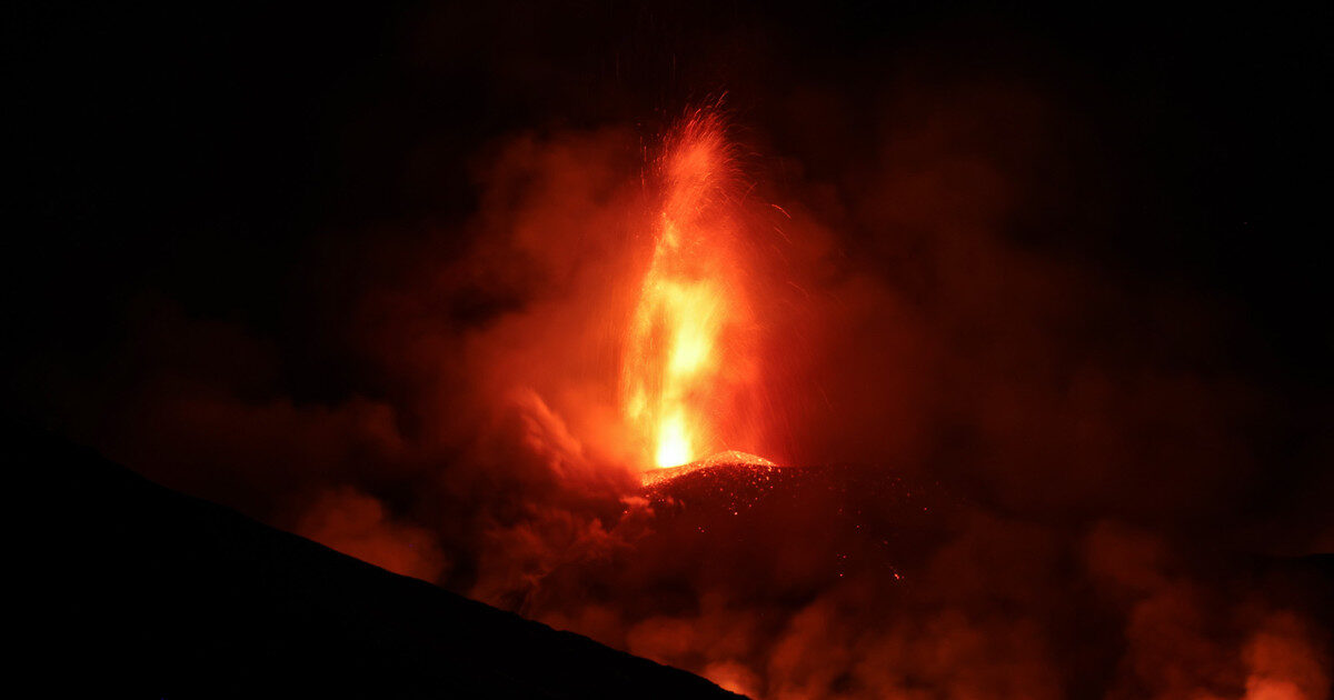ETNA erupe din nou! Aeroportul din Catania, închis, zboruri deviate