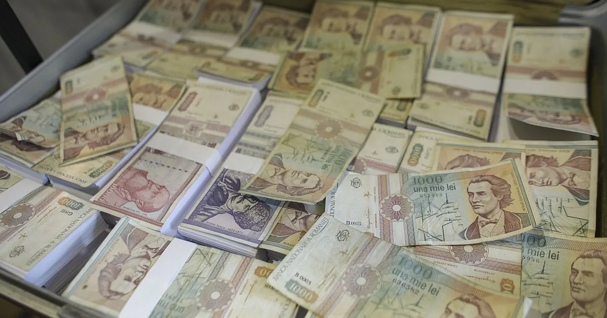 Tânăr de 19 ani, prins cu 100.000 lei înșelați în București