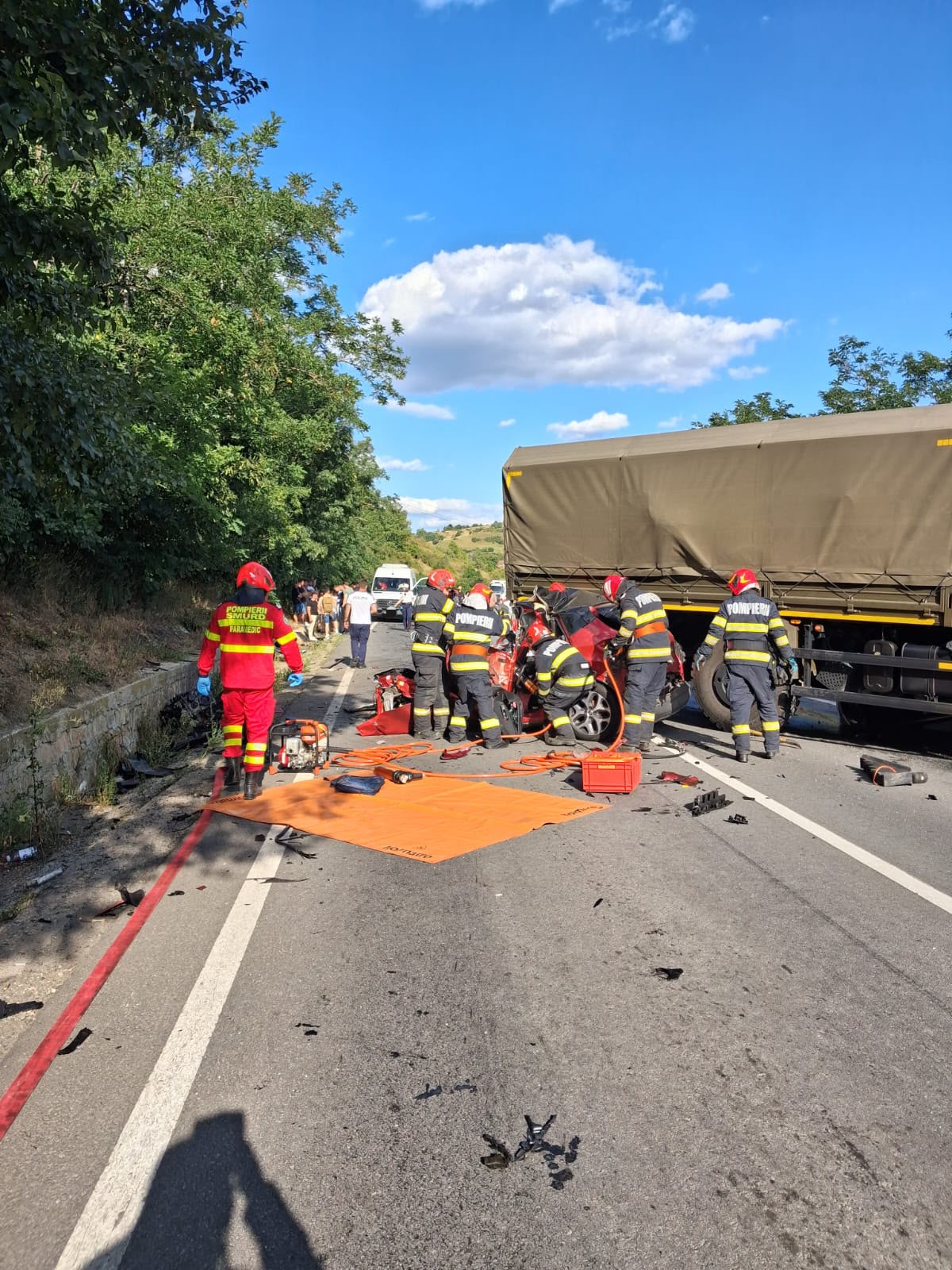 Mureș: Trei morți, inclusiv un copil, în accident cumplit