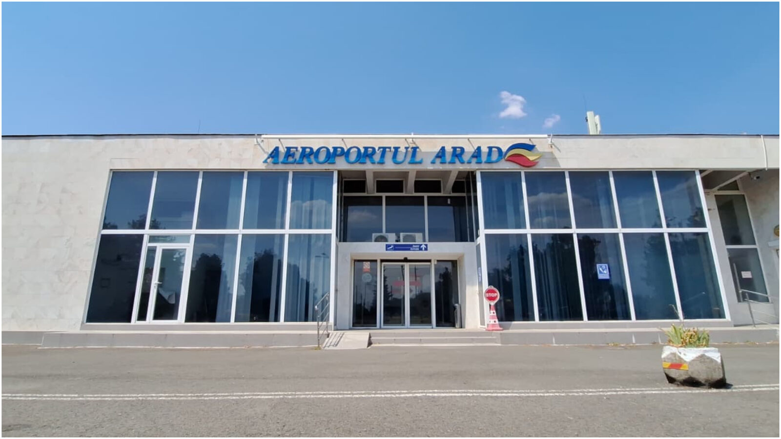Arad: Lipsă kerosen, cursă spre Antalya obligată să aterizeze la București
