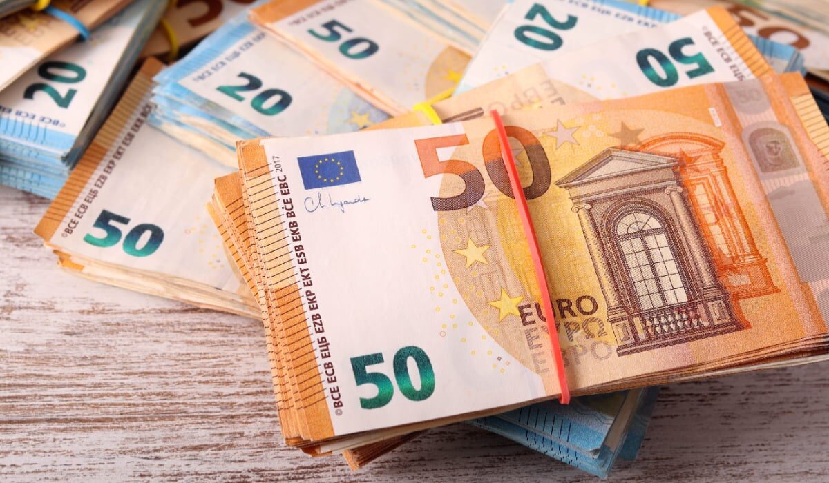 Moldova: 10.000 milionari. Averi pe hârtie sau realitate în euro?