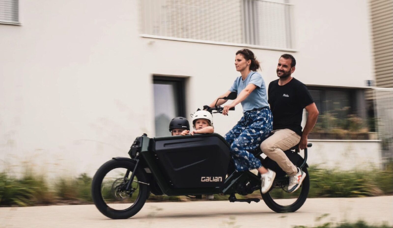 Bicicleta-familie revoluționară: Transportă 4 copii