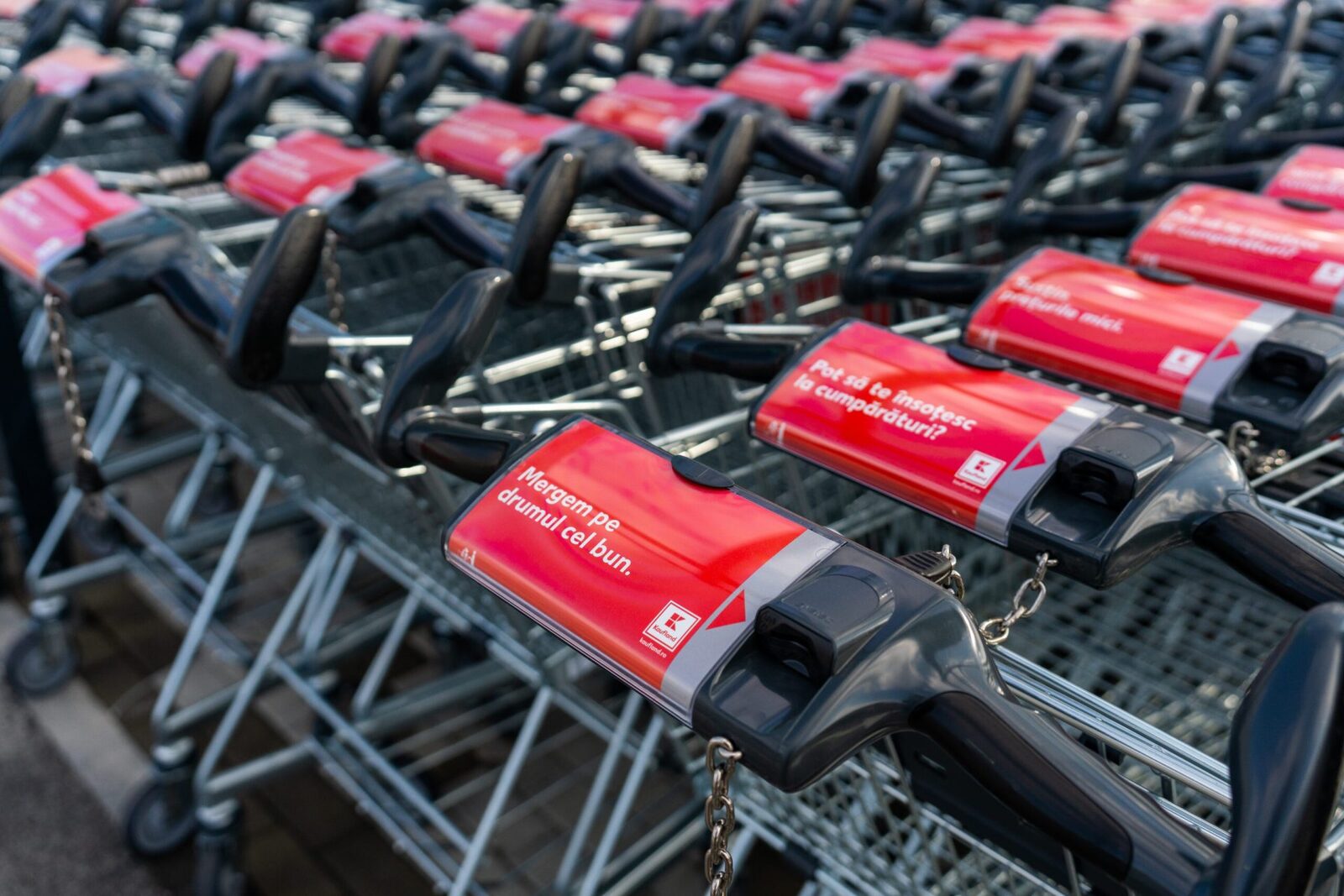 Hipermarketuri: Cât de multe locuri de muncă oferă țării noastre