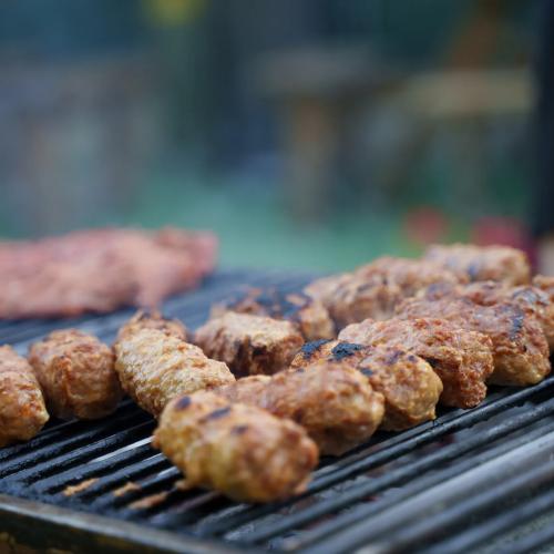 Carne tocată din România, probleme în UE: Fibre de mazăre și B1 falsă