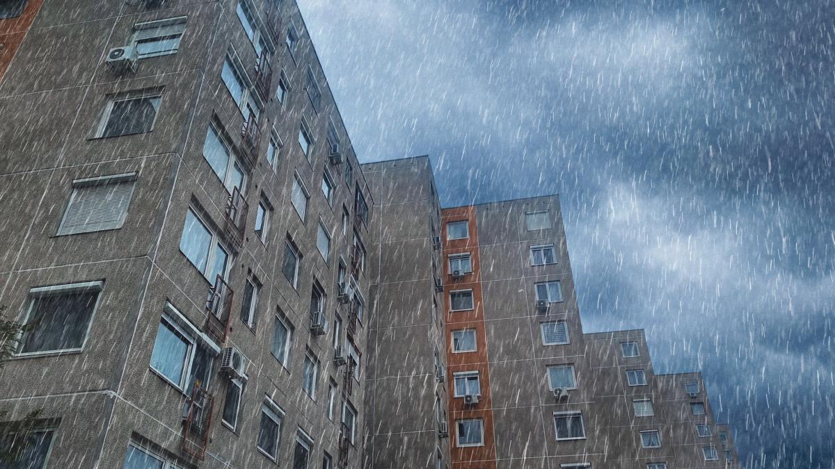 Apă de ploaie pe acoperiș, mai puține zile de caniculă