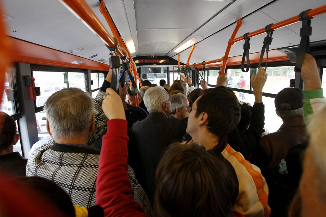 STB, război cu maneliștii și telefoanele pe difuzor în autobuze
