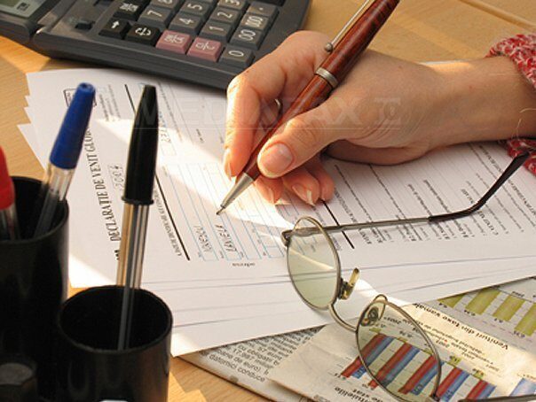 Economia dă semne de revenire, scăderea se ameliorează