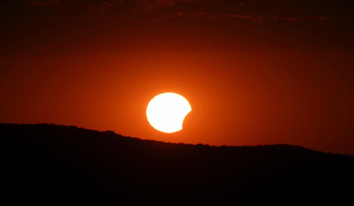 Eclipsa de Soare din România: Imagini spectaculoase din nord-vest