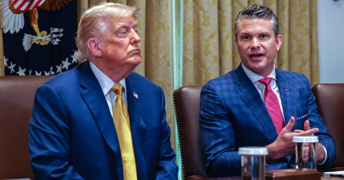 Trump și Hegseth, duel la Camp David: Stocurile de rachete SUA, epuizate