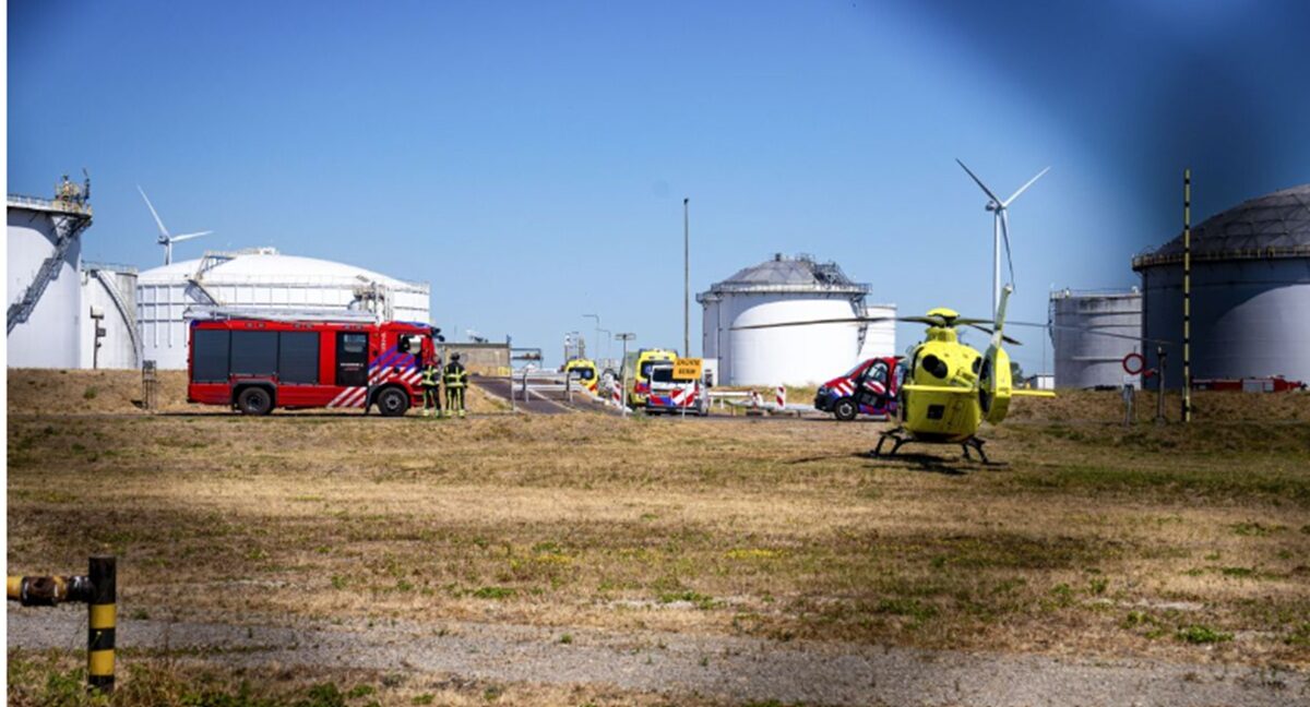 Explozie devastatoare în portul european: Un mort, răniți, zonă izolată