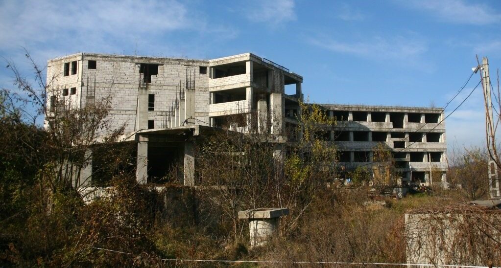 Nădlac: Clădire abandonată, viitoare laboratoare școlare pentru 600 de elevi