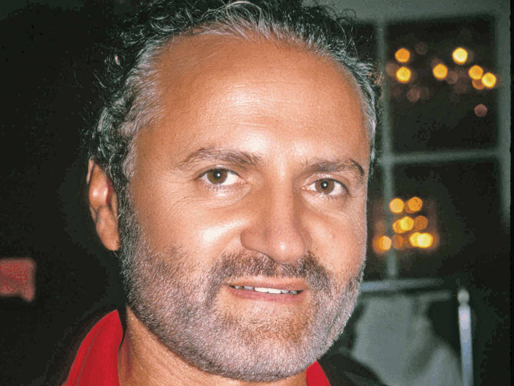 Versace: Cum un copil din Calabria a cucerit moda mondială