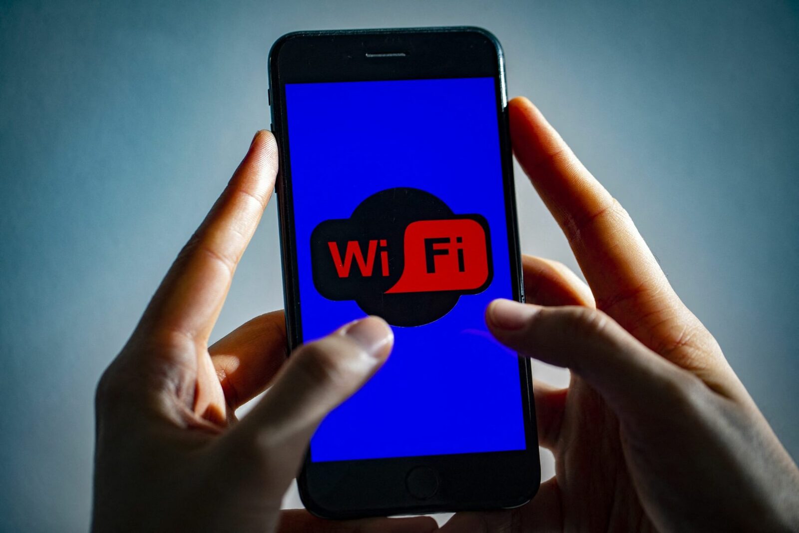 Hackerii sparg hotelurile prin Wi-Fi: Semnul de alarmă