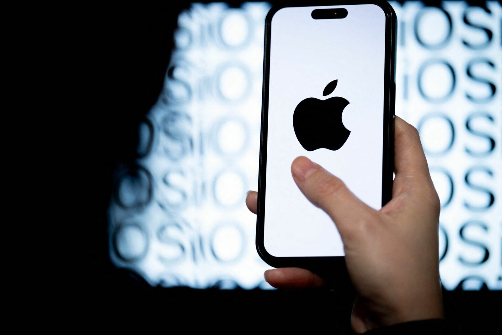 Apple creează AI pentru China. Ce ascunde gigantul tehnologic