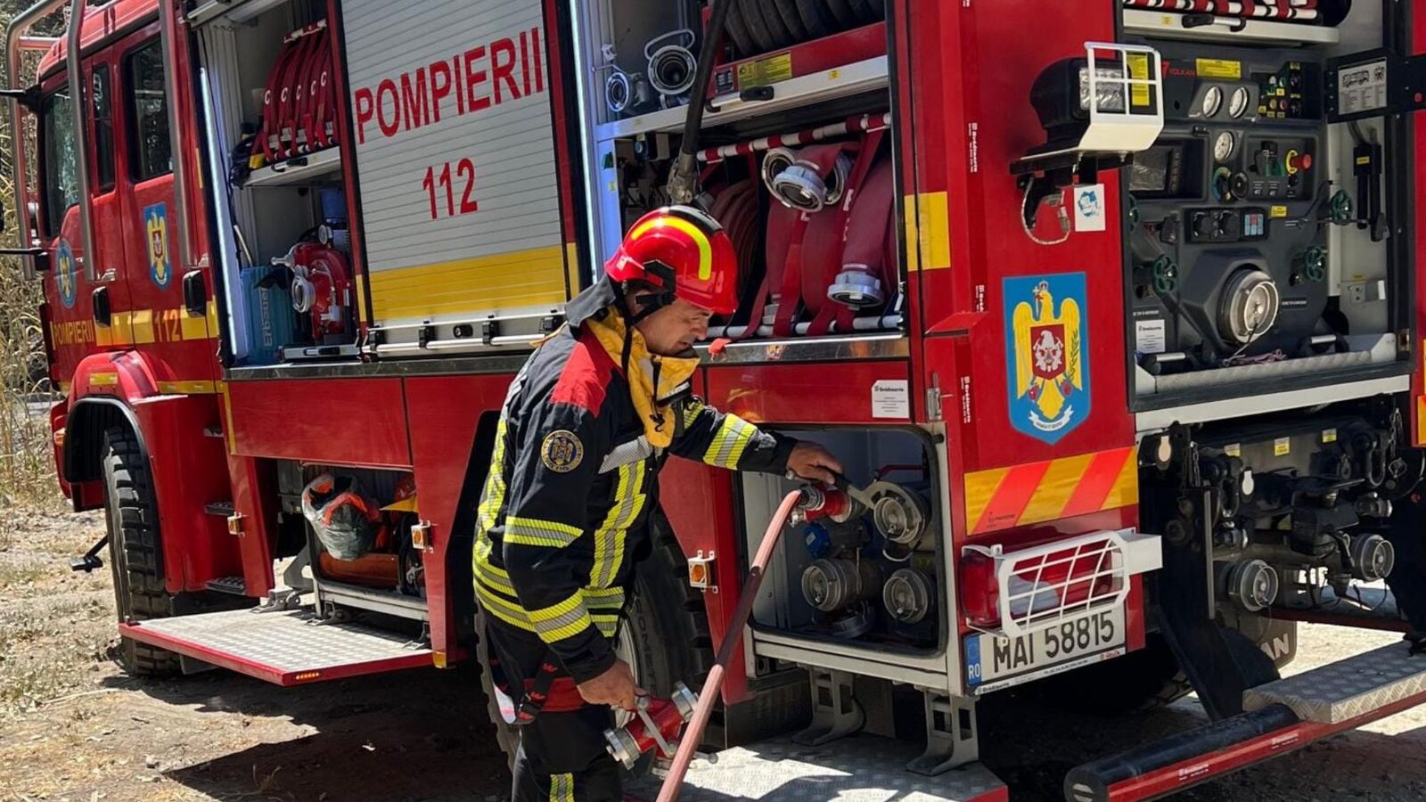 Incendiu la Oradea: Haltă piese auto, 11 autospeciale la fața locului