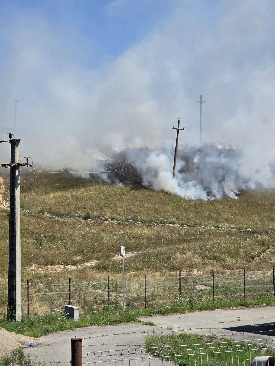Pericol la Feldioara: Scântei la fabrica de uraniu, amenințare pentru pădure