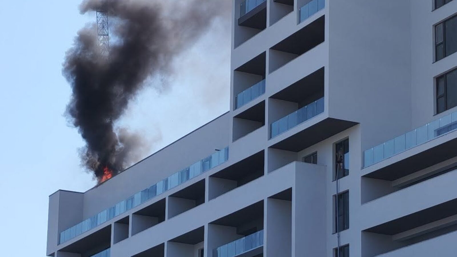 Incendiu la Ghencea: Flacără deschisă lângă Dedeman