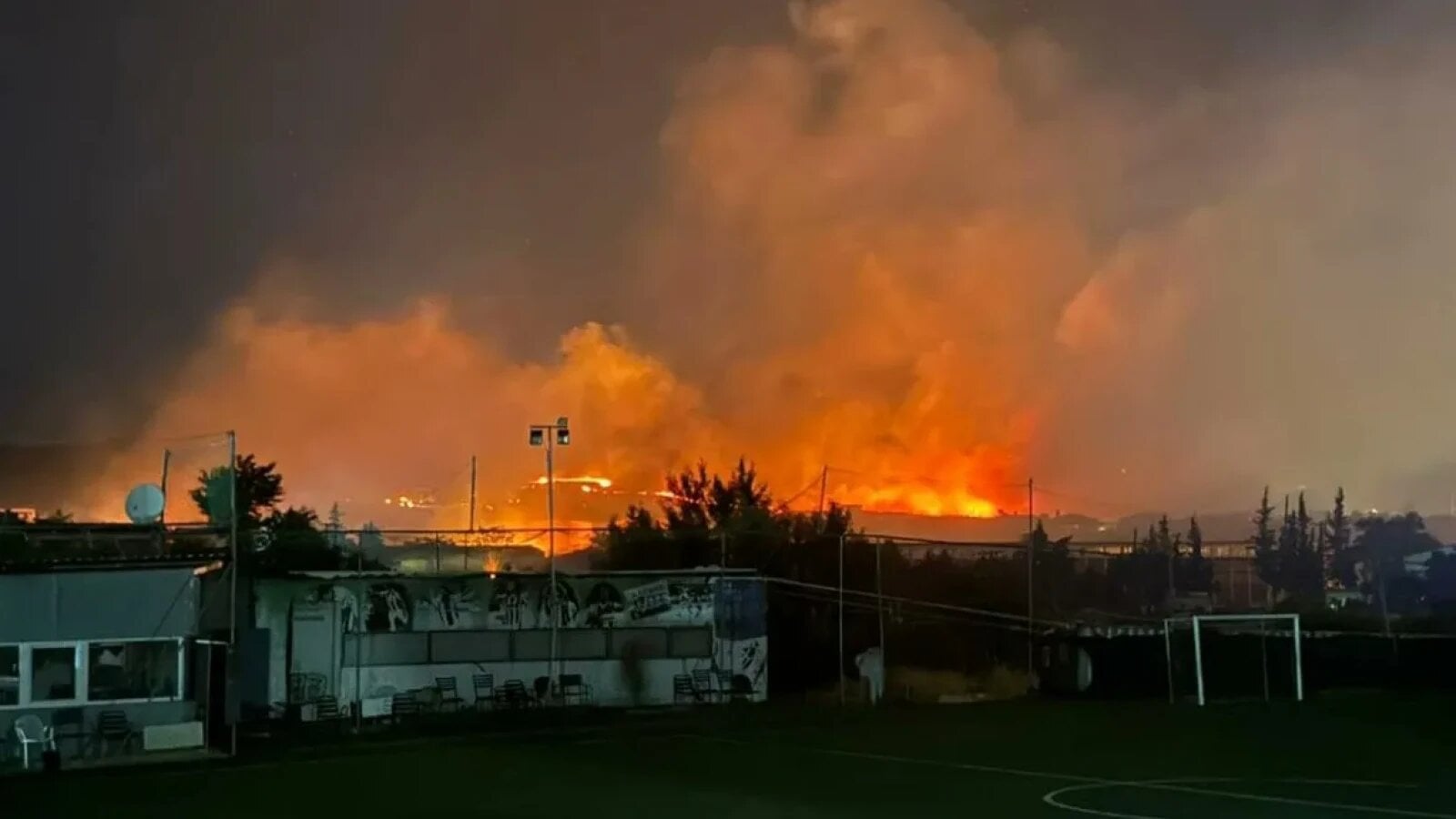 Halkidiki: Incendiul, stins după evacuarea a 500 de persoane