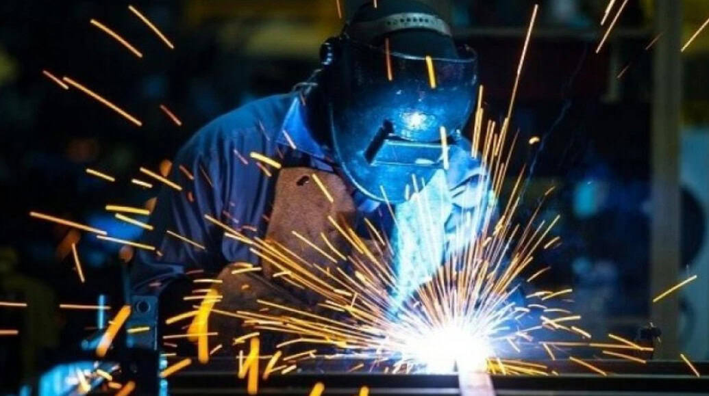 Industria românească scade, în ciuda unui iulie timid