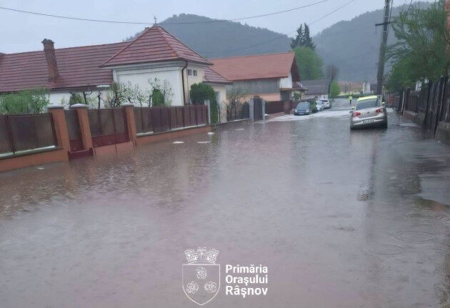 Râșnov: Canalizarea cedează sub apele de ploaie